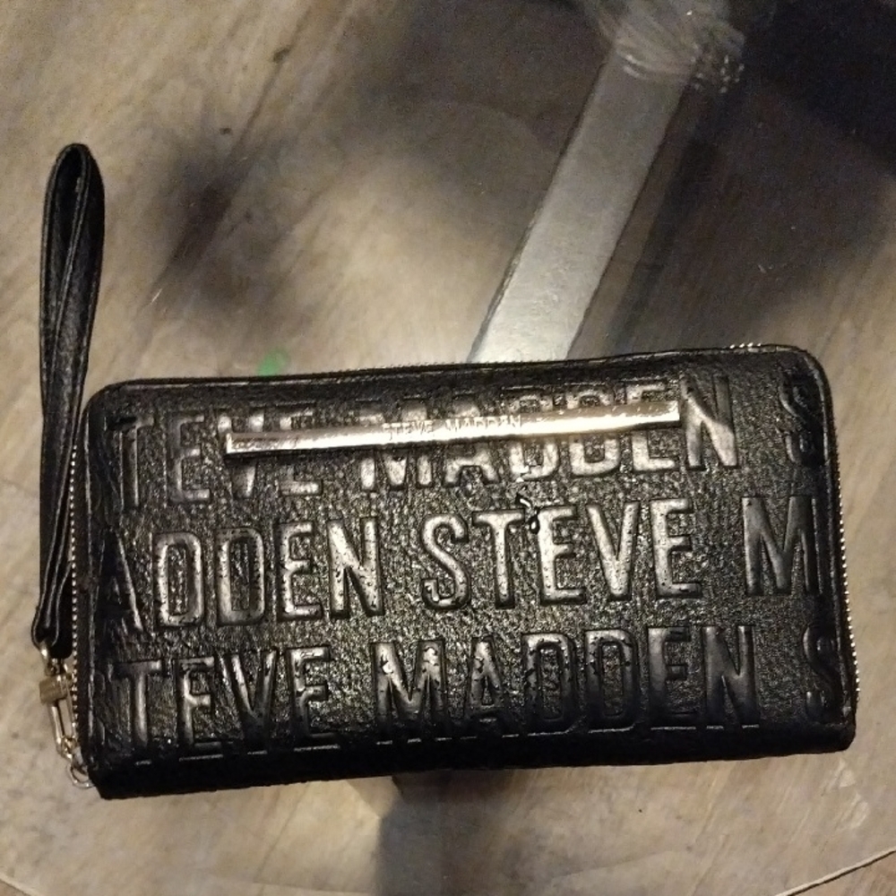 Steve Madden Black Wristlet Wallet